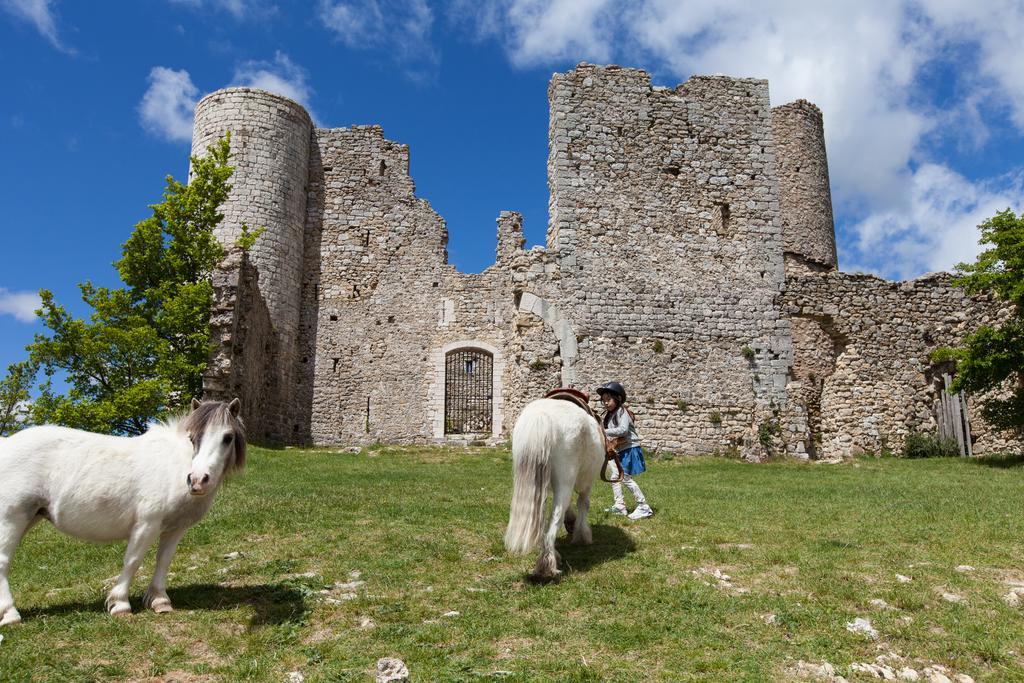 Ferme Saint Pierre Bargeme Exterior photo